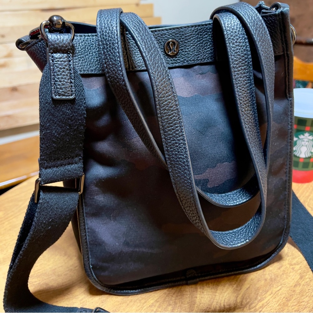 Lululemon Now and Always Mini Tote Jacquard Camo Obsidian/Black Crossbody Bag - Picture 2 of 12